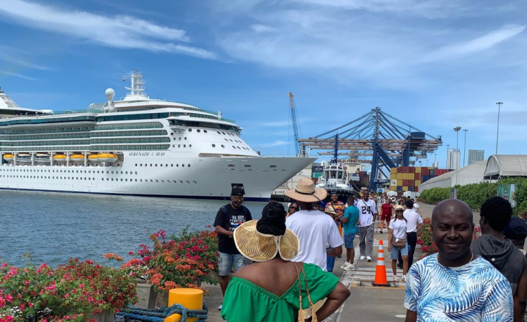 La línea de cruceros de lujo Royal Caribbean operará 75 envíos sin escalas en el Puerto de Cartagena para 2027.

 – Primer plano