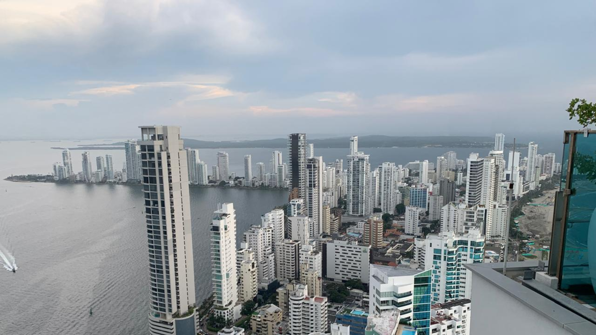 El atacante buscaba una cadena y una pulsera de oro de hombre.

 – Primer plano