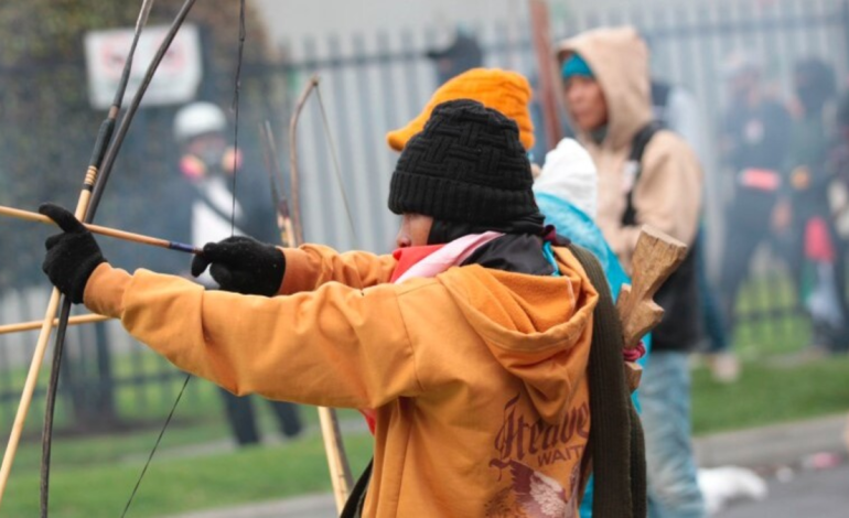 La Embajada de Estados Unidos en Bogotá expresa su apoyo a la fuerza pública que defendió los brutales ataques a sus instalaciones: «Deseamos su recuperación»
– Primer plano