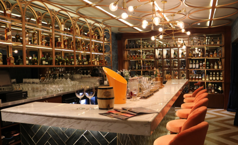 Chocolate Whiskey Bar da vida a la era de la Prohibición en Barranquilla y rinde homenaje a la historia secreta del whisky en la década de 1920
 – Primer plano