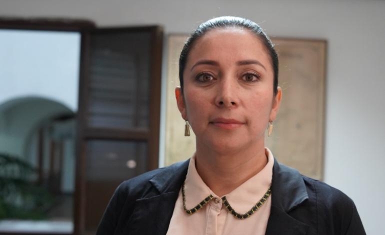 Se trata de Yasmín Hurtado, secretaria de Planificación de Popayán, quien falleció en un trágico accidente vial en La Vega, Cauca.
 – Primer plano