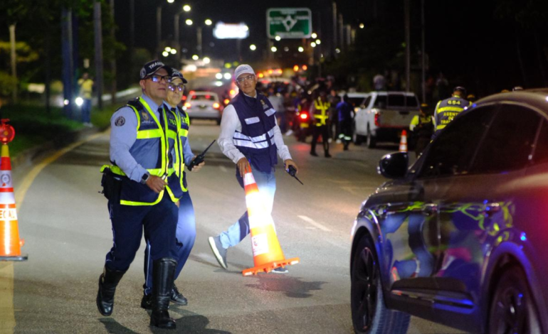 “Hay enemigos del orden en las calles, en el Consejo y hasta en esta Secretaría”.
 – Primer plano