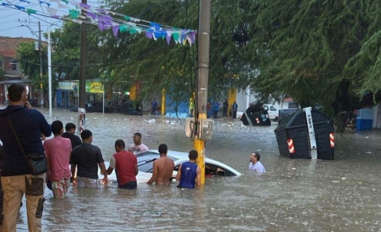 Dos personas mueren en medio de un aguacero que se prolongó más de tres horas y se emitió alerta naranja en la ciudad
– Primer plano