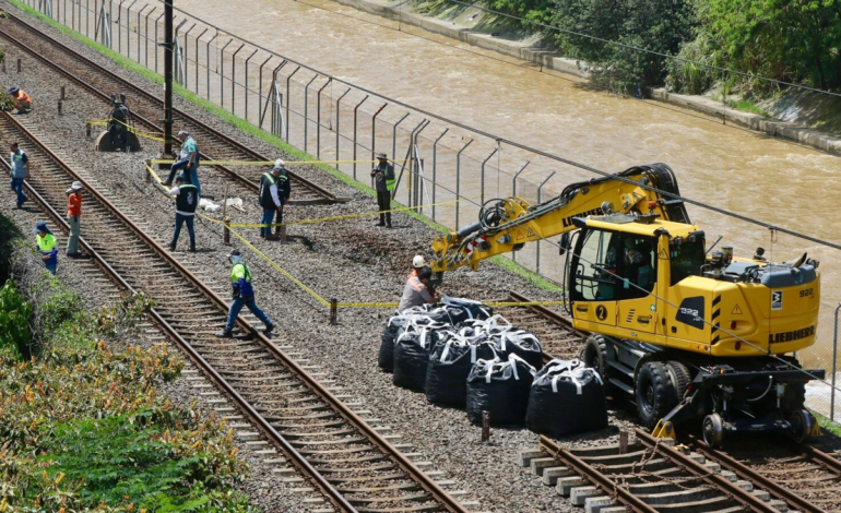 Tiraron 20 toneladas de material al río
– Primer plano