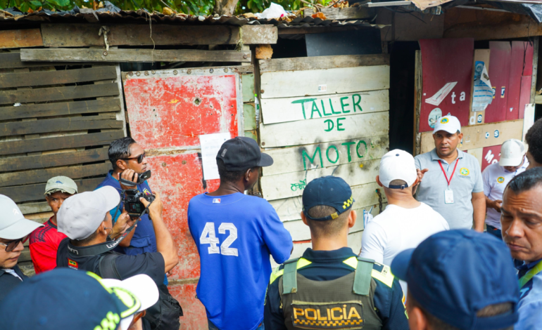 Distrito recupera inmuebles en Chambacú con apoyo del ESMAD para acabar con talleres, comedores y gomerías
– Primer plano