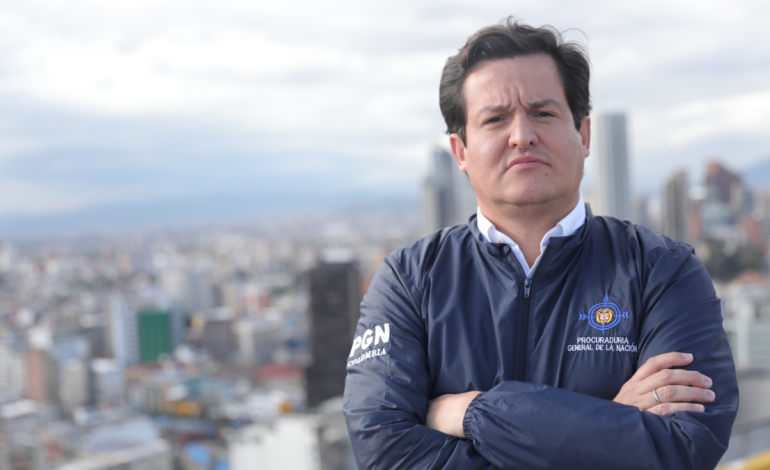 Este es el famoso abogado Javier Sarmiento, quien ocupó los cargos más importantes a nivel nacional
 – Primer plano