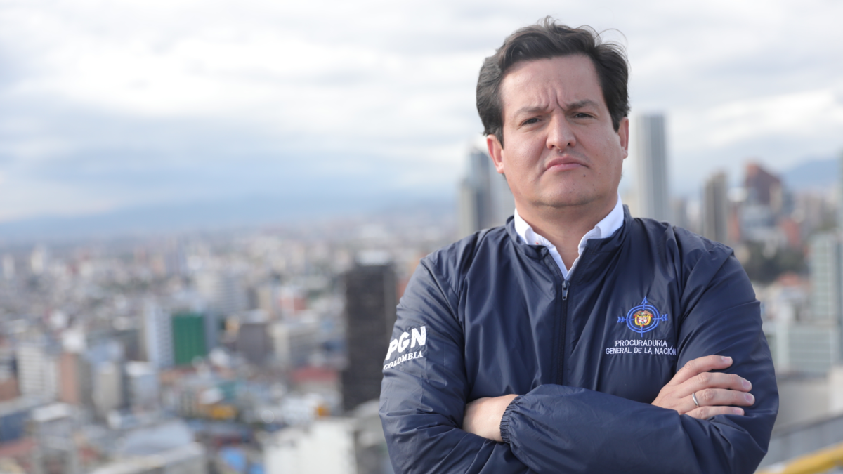 Este es el famoso abogado Javier Sarmiento, quien ocupó los cargos más importantes a nivel nacional

 – Primer plano