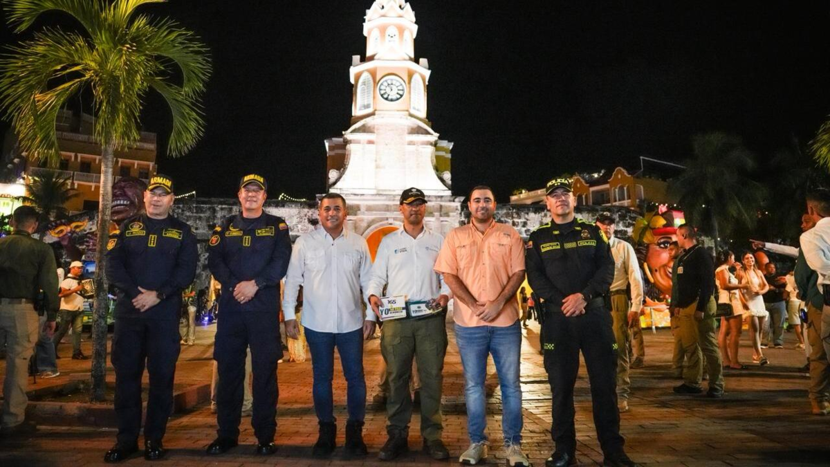 Marina a zonas populares de Cartagena como respuesta del gobierno a la crisis provocada por el sicariato y el narcotráfico

 – Primer plano