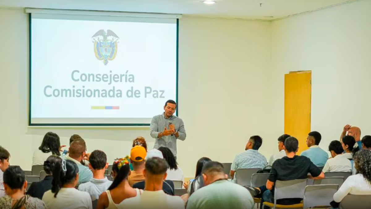 Primer día de socialización con la comunidad por una “tregua” en el conflicto con bandas criminales.

 – Primer plano