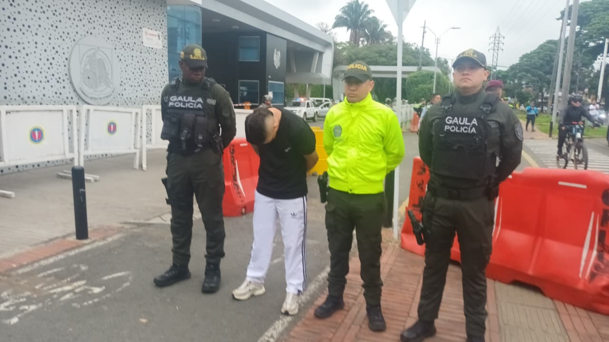 ¿Cómo coordinó el plan el último de los tres capturados?

 – Primer plano