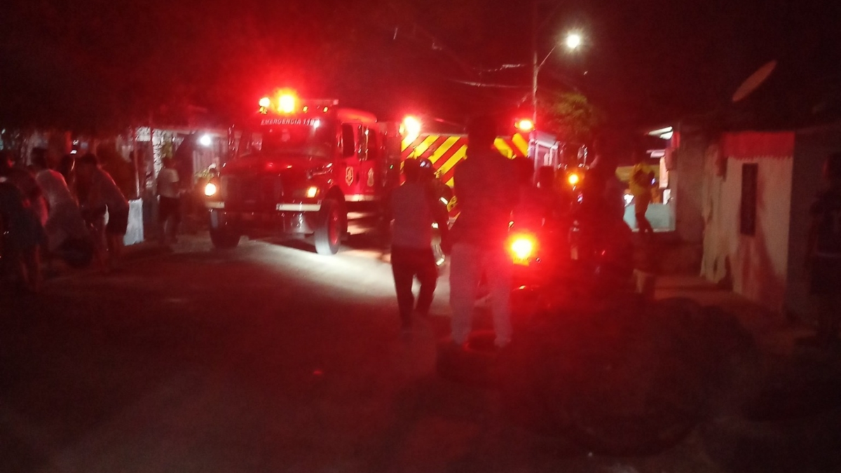 Fuga de propano provocaría incendio que destruyó nueve casas en Villa Caracas: víctimas claman por ayuda humanitaria

 – Primer plano