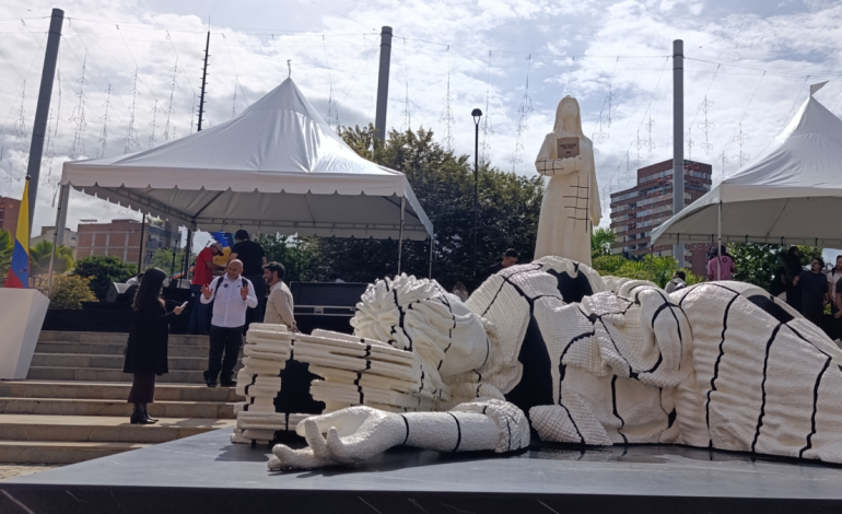 Medellín rindió homenaje al 40 aniversario de la ocupación del Palacio de Justicia
 – Primer plano