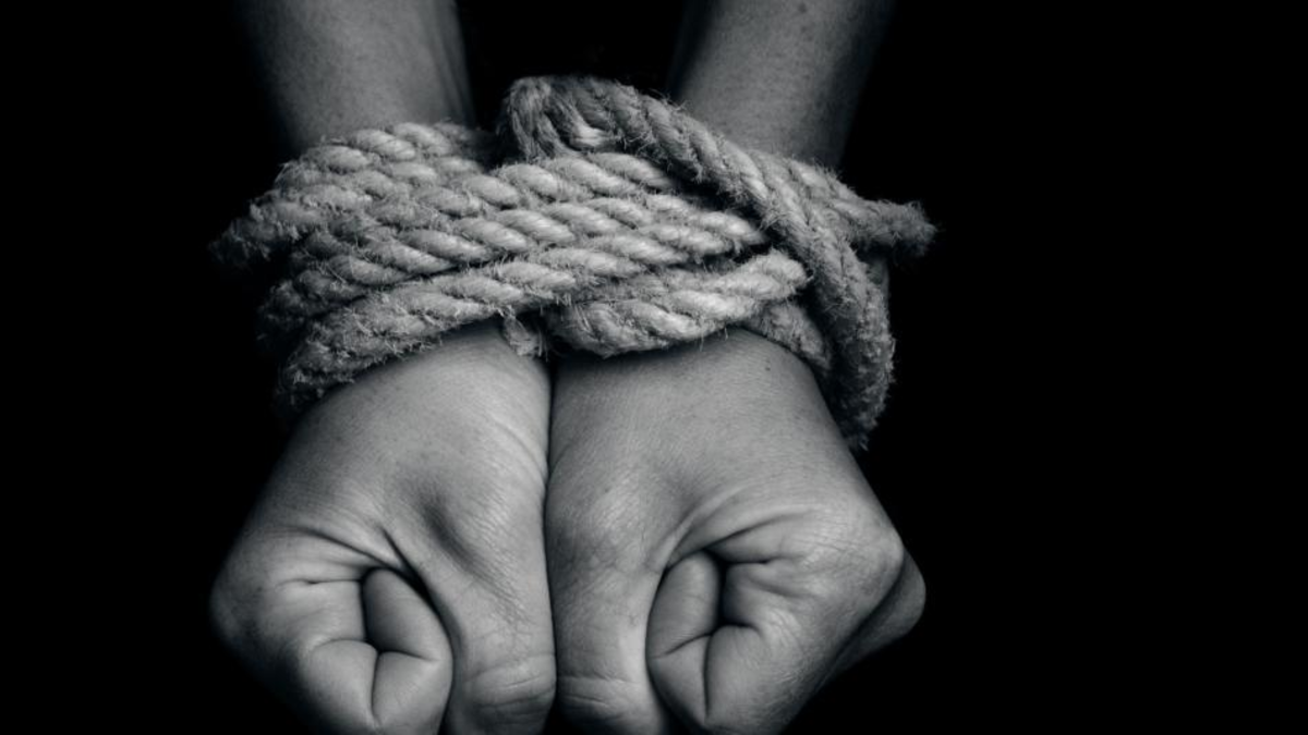 Una mujer colombiana contó cómo su amiga la vendió a una red de tráfico de personas en Asia:
 – Primer plano