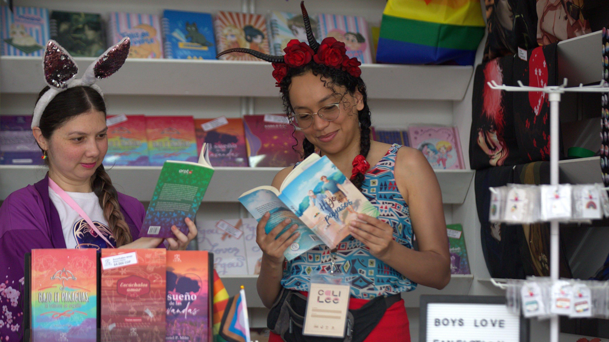 una conversación sobre artistas que utilizan el color, las formas geométricas y la belleza bajo las estrellas
 – Primer plano