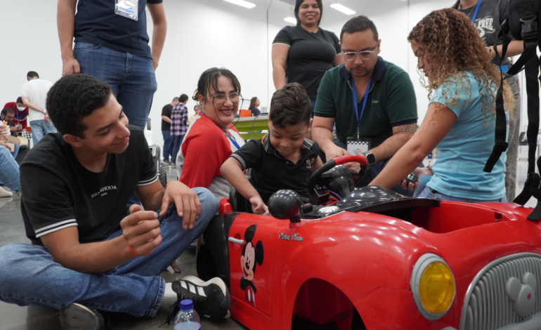 Los coches de juguete eléctricos se adaptan a niños discapacitados
 – Primer plano