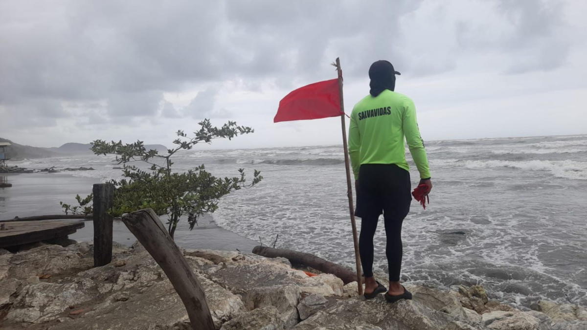 Alerta amarilla en el Atlántico, playas cerradas y daños en Puerto Colombia
 – Primer plano
