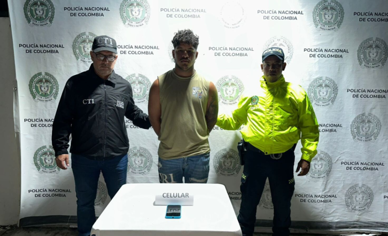 La última foto de la vida del biólogo italiano Alessandro Coatti antes de ser asesinado y desmembrado en Santa Marta; Estaba con la persona que lo incriminó.
 – Primer plano