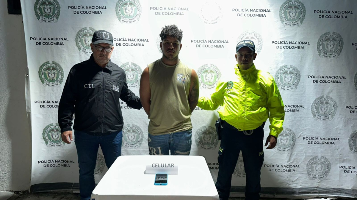 La última foto de la vida del biólogo italiano Alessandro Coatti antes de ser asesinado y desmembrado en Santa Marta; Estaba con la persona que lo incriminó.

 – Primer plano