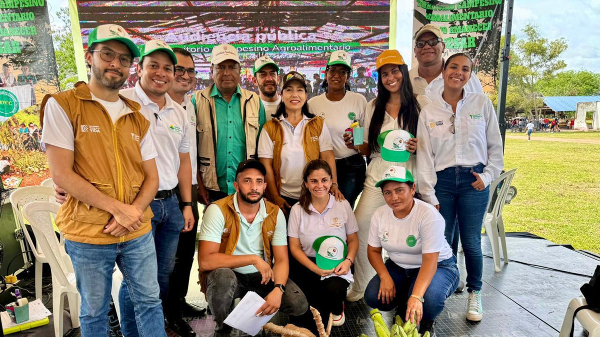 Se legalizaron 6.286 hectáreas para 214 familias
 – Primer plano