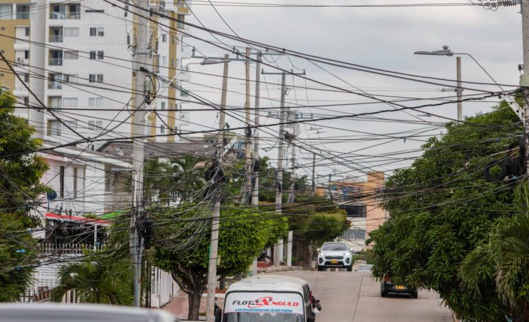 Alcaldía de Barranquilla defiende avances en solución de maraña de cables de antena, pero condena incumplimiento de sentencia judicial
 – Primer plano