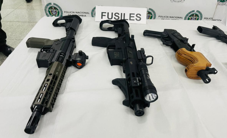 Cae Arsenal con fusiles que traían en una maleta de un avión que aterrizó en el aeropuerto Alfonso Bonilla Aragón del Valle del Cauca

 – Primer plano