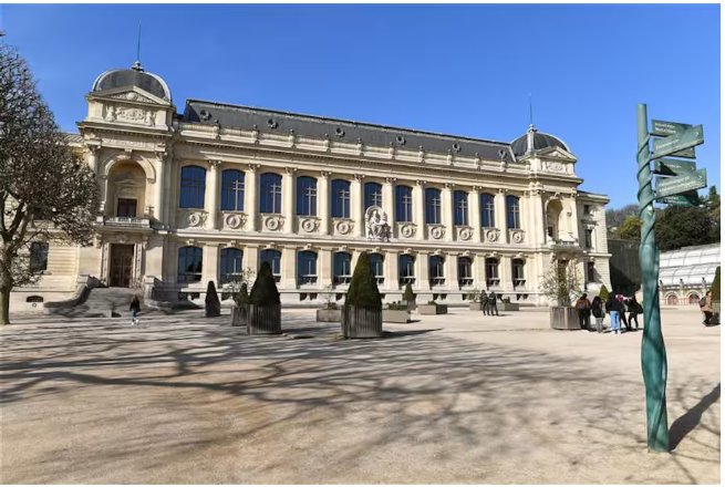Detenida una mujer por robar oro del Museo de Historia Natural de París

 – Primer plano