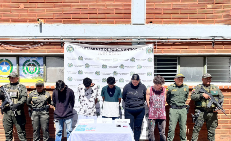 Cinco personas indicadas en secuestro, tortura y asesinato a prisión.

 – Primer plano