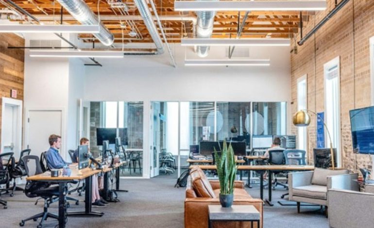 Construcción de oficinas corporativas con enfoque en diseño, prosperidad y eficiencia.
 – Primer plano