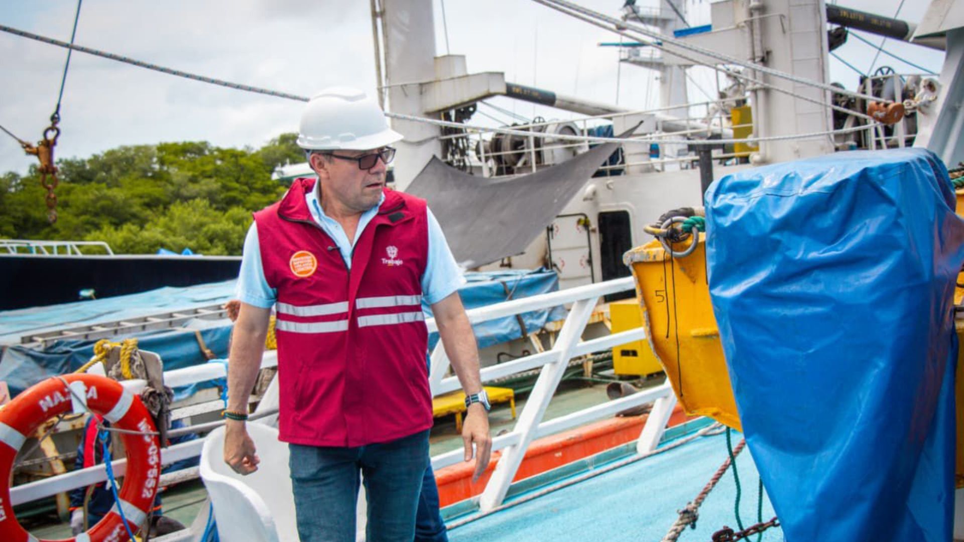 Ministerio de Trabajo ordena el cierre del campamento de furgonetas de tres atuneros

 – Primer plano