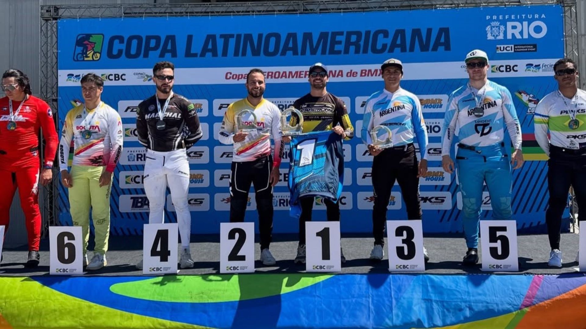Colombia se destaca en competencias internacionales de BMX Racing
 – Primer plano