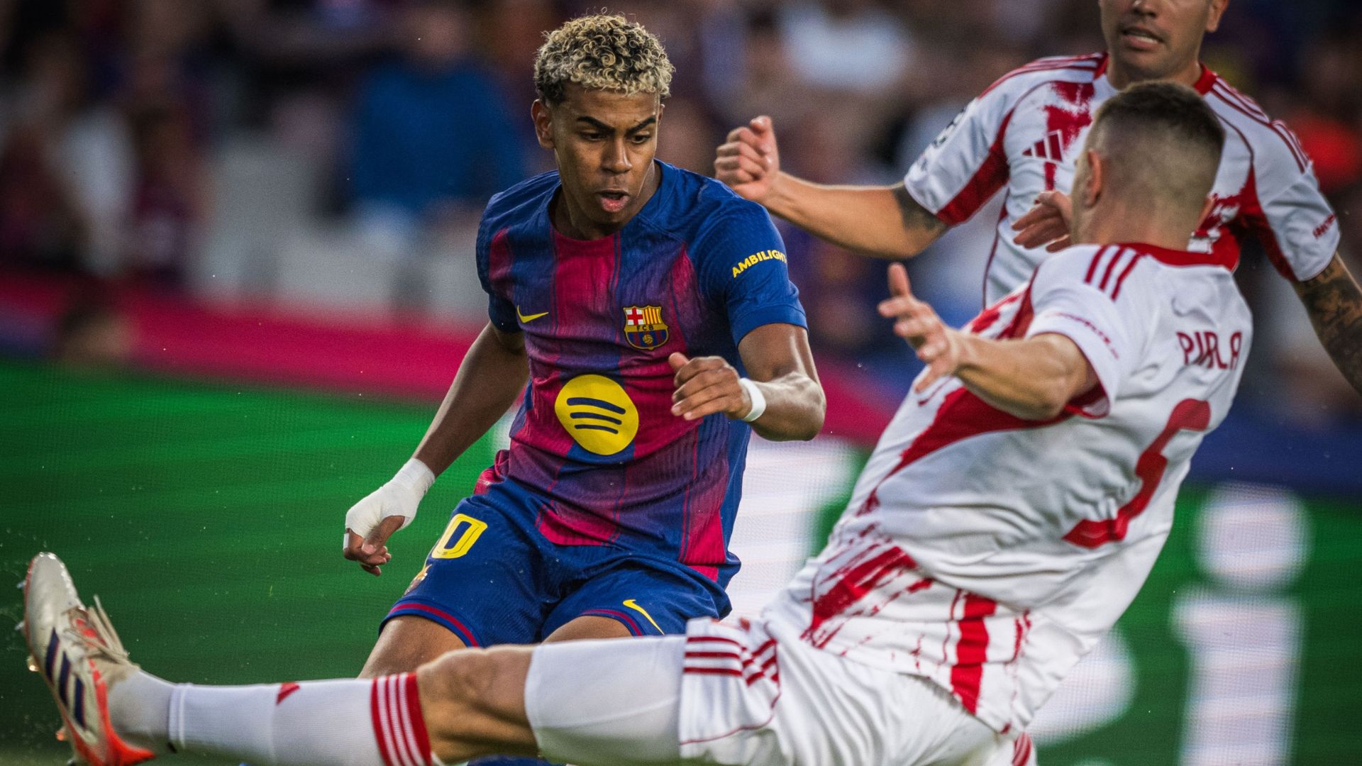 El Barcelona vence por goleada al Olympiacos
 – Primer plano