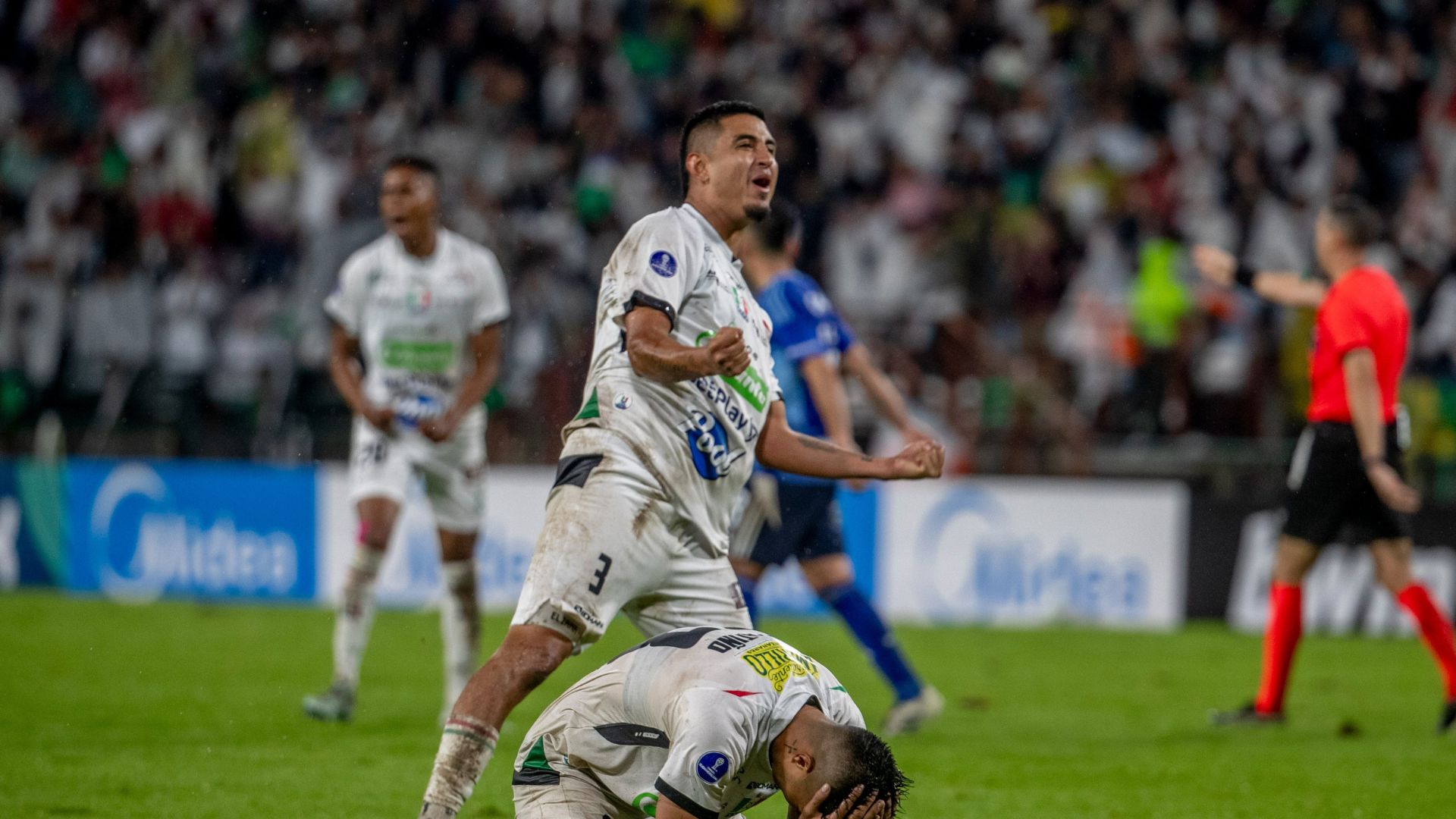 Estos son los equipos de fútbol multados por la SIC

 – Primer plano