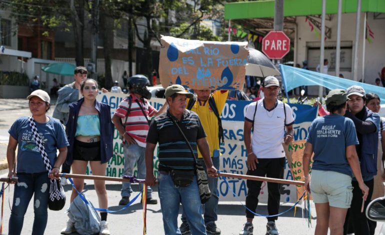 Cuidado con los cierres de carreteras hacia el oeste
 – Primer plano