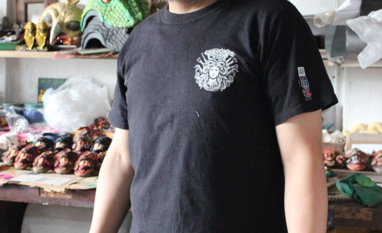 Prometeo y la combinación del arte.
 – Primer plano