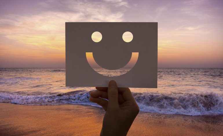 El algoritmo es el nuevo dios: la fe digital en tiempos de desplazamiento infinito
– Primer plano