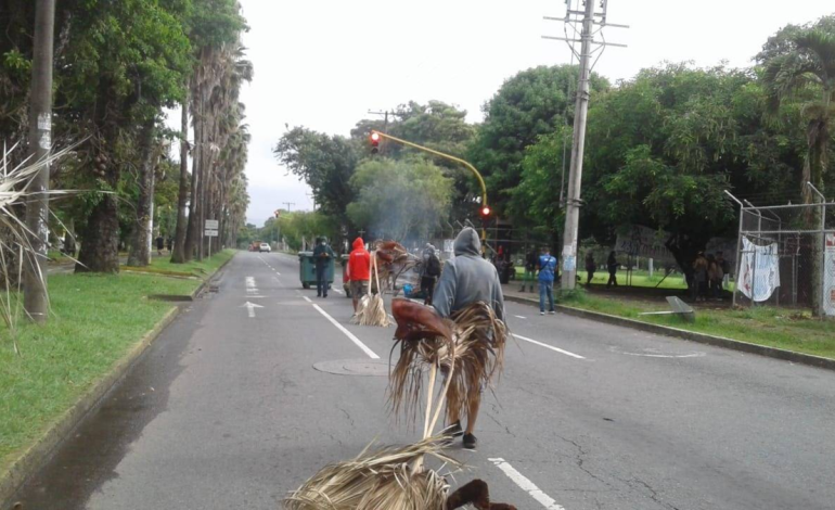 «Incluso nos afectan»

 – Primer plano