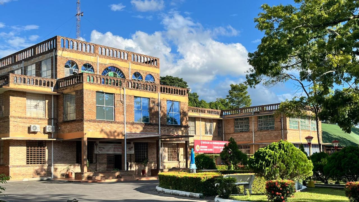 No podrás graduarte con tus compañeros

 – Primer plano