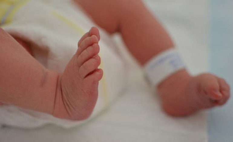 Policía reveló que un menor de seis años lo sacó de su cuna y lo arrojó a una zanja
 – Primer plano