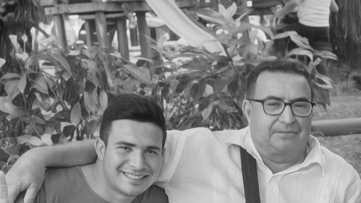 Un padre y un hijo conocidos en la región fueron secuestrados, torturados y luego asesinados en lo que se cree fue un robo.

 – Primer plano