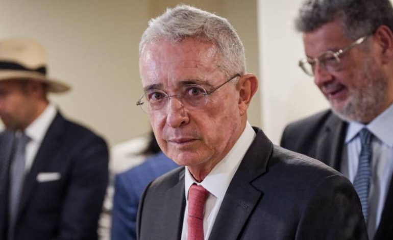 Álvaro Uribe Vélez fue nombrado el mejor presidente de la historia de Colombia
 – Primer plano