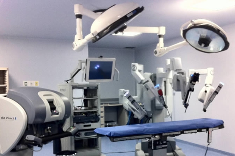 Así funciona el robot Da Vinci, el asistente quirúrgico más avanzado del mundo

 – Primer plano