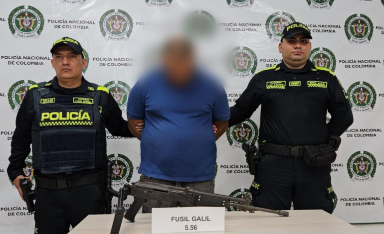 un conductor cae con un rifle escondido en el auto; fue una operación

 – Primer plano