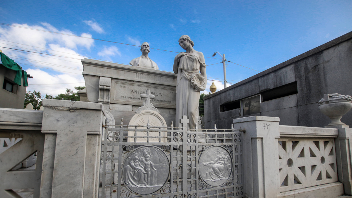 Cementerios y templos estarán custodiados por más de 1.500 policías.

 – Primer plano