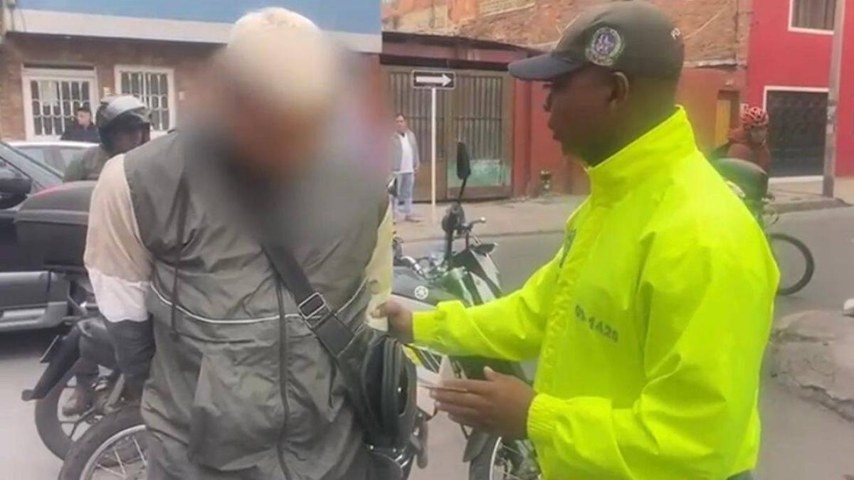 ¿Qué sale de la Oficina del Mariscal?

 – Primer plano