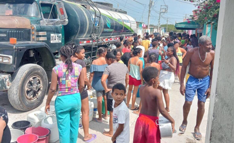 Preparen sus baldes, porque a partir de mañana 300 distritos se quedarán sin agua por un corte técnico de la empresa Aguas de Cartagena.

 – Primer plano