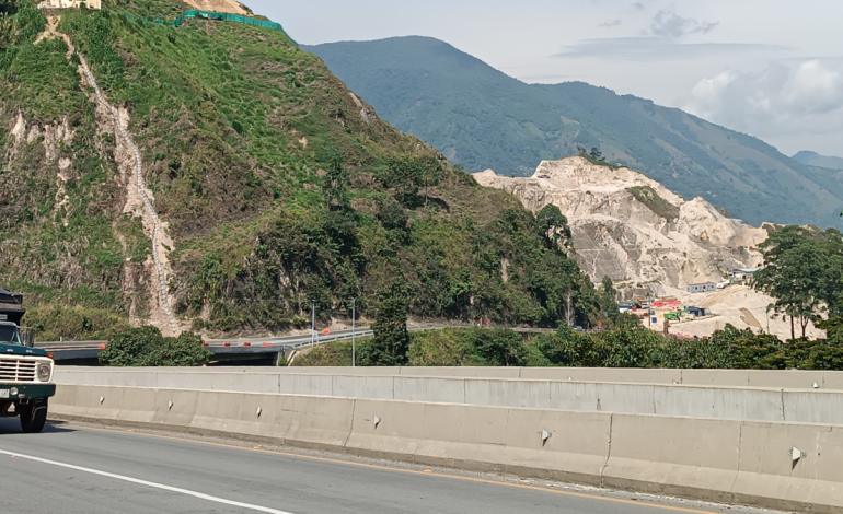 Polémica en el suroeste antioqueño por el cierre vial en el sector Las Arenaras que se extendería por un año por las obras de 4G Pacífico 1

 – Primer plano