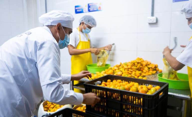 un motor que genera más de 6 mil millones de dólares pero aún incurre en pérdidas en construcción y producción
– Primer plano