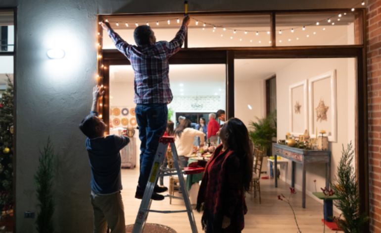 ¿Vas a instalar luces navideñas en tu fachada? Cuidado con las sanciones que pueden imponerse por violar las reglas de propiedad compartida

 – Primer plano