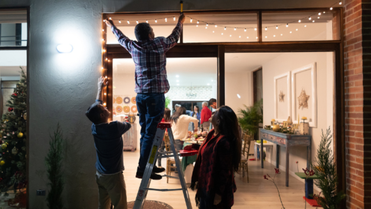 ¿Vas a instalar luces navideñas en tu fachada? Cuidado con las sanciones que pueden imponerse por violar las reglas de propiedad compartida

 – Primer plano