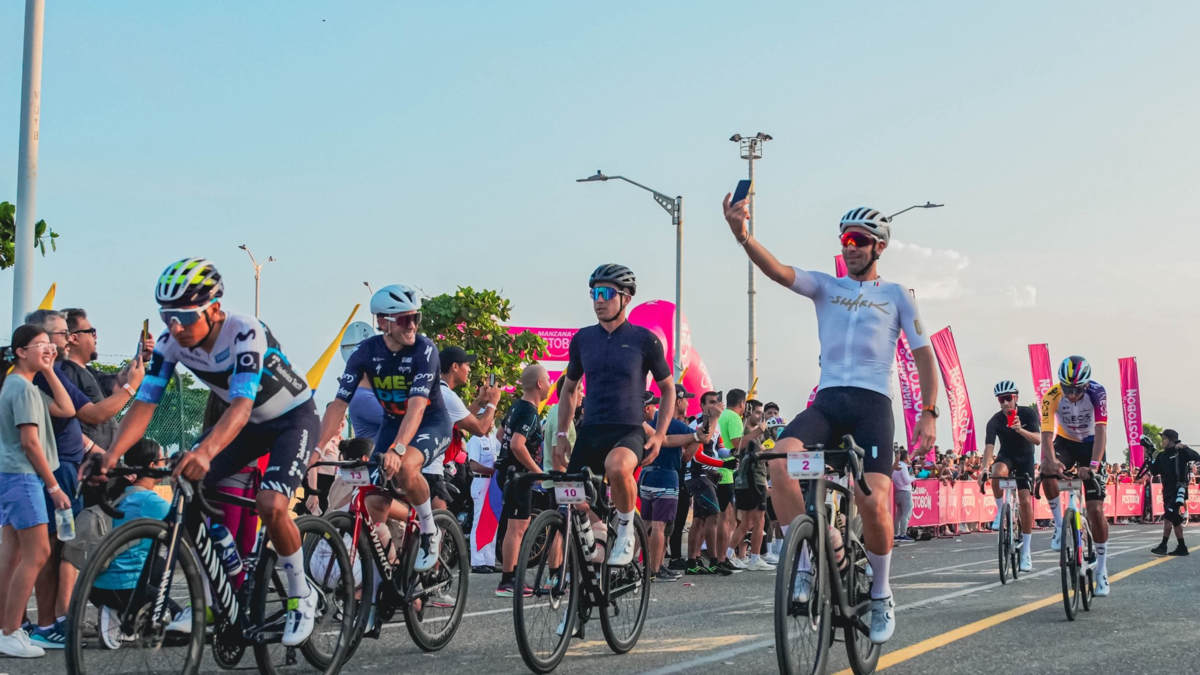 8.000 ciclistas pedalean por las carreteras en una jornada histórica para el Caribe

 – Primer plano